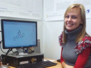 Julija Kezina -南安普顿大学实习生，负责检验CIF到Mol的换算